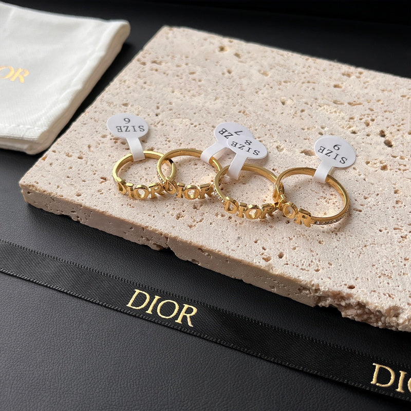 J085    Diamond ring  Jewelry